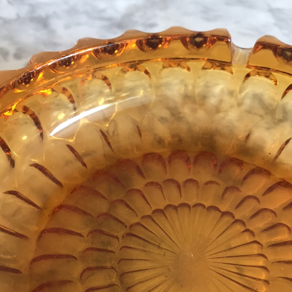 Vintage 1960's Amber Ribbed Edge Ashtray Deep Amber Scalloped - Picture 7 of 8